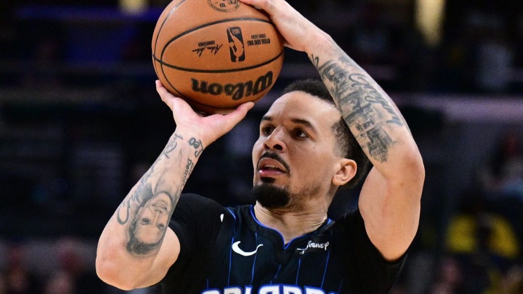 Sources: Anthony bought out, looks to join Bucks