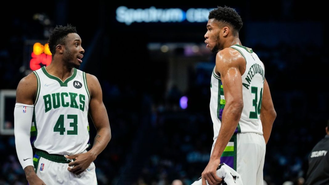 Bucks bring back Giannis' brother on 1-year deal